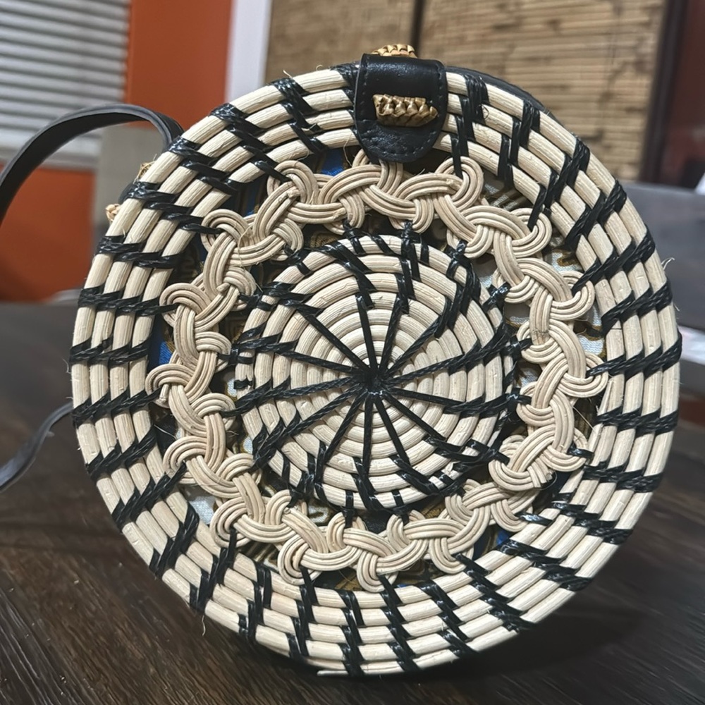 Cute round straw bag